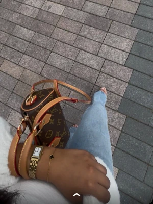 Ljusblåa raka jeans med låg  midja - Super fina raka jeans från lager 157 som inte säljs i just denna färg längre och tror ej modell! 🤍✨  Endast envända en gång!  Pris går diskuteras   Storlek xs/ men passar en s med ( jag är vanligtvis s)   