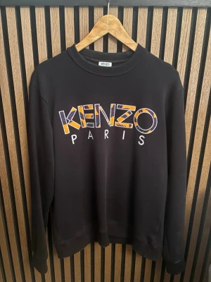 Kenzo Sweatshirt - Knappt använd Kenzo tröja, nypris 2000