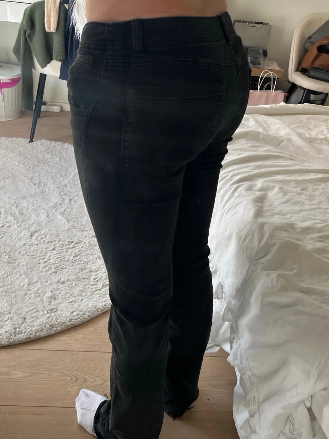 Svarta snörade jeans med låg midja - 2