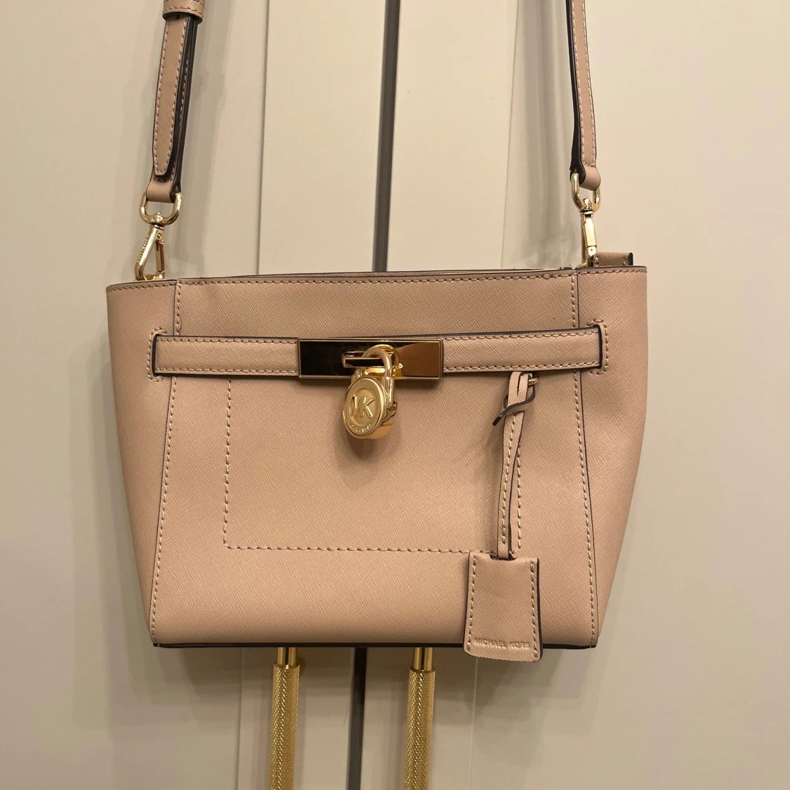 Michael Kors Hamilton Axelremsväska  - 90