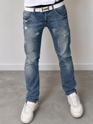 Dondup jeans - Hej säljer ett par Dondup jeans med slitningar. W30 L 32. Hör av vid frågor 