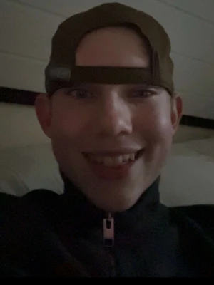 Fina felix till salu i stockholm - Snygg grabb som heter felix 185cm lång kan skaffa barn inte bra på svenska och har en svart lillebror som heter David som du kan få med i paketet om du vill ha det är bara o kontakta mig