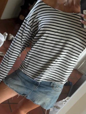 Randig långärmad topp  - Jätte fin och somrig topp ifrån Zara💕💕