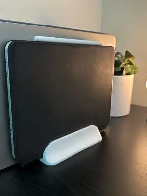 Ställ till 2 datorer och en laptop - Storlekarna är inte exakta för just 2 datorer och 1 laptop men det är de som funkat för mig