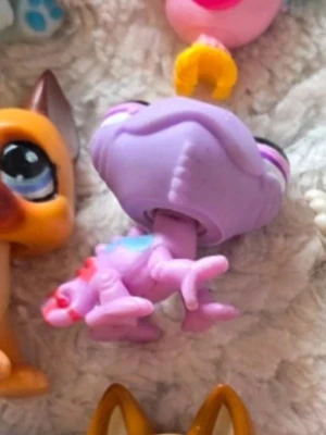Littlest pet shop - Littlest pet shop Authentic kameljont #27. Skriv till mig privat för fler bilder. Skick som på bilden. Kolla gärna in min profil för bundle😊💕