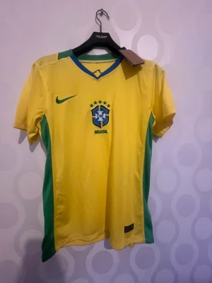 Brazilens vm tröja storlek S och M finns - Helt ny