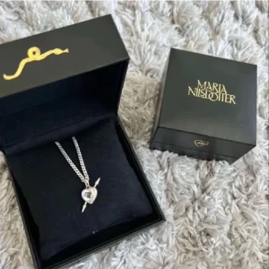 Rebel love necklace Maria Nilsdotter  - Silver halsband rebel love från Maria Nilsdotter, nypris 3500kr💓💓 skriv för fler bilder!