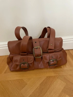 Brun handväska - Riktigt snygg brun handväska i läderimitation 😍