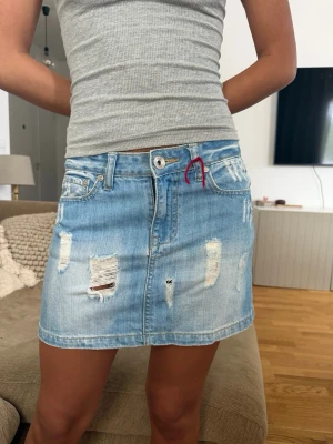 Vintage jeanskjol  - Snygg lågmidjad kort vintage jeanskjol 