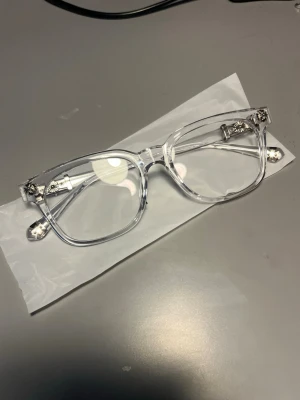 Chrome hearts glasses genomskinliga  - Klassiska genomskinliga chrome hearts glasögon, väldigt snygga och stilrena. Ingen styrka