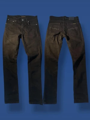 Nudie Jeans Lean Dean 30/32 - Nu säljer vi ett par fina jeans i storleken 30/32. Skicket är otroligt bra! Läng: ish 102cm. Midja: ish 38cm.