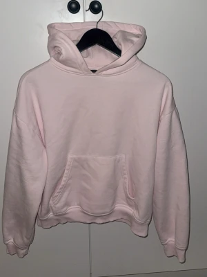 Rosa hoodie  - Rosa hoodie från lager 157, använd endast 1 gång!