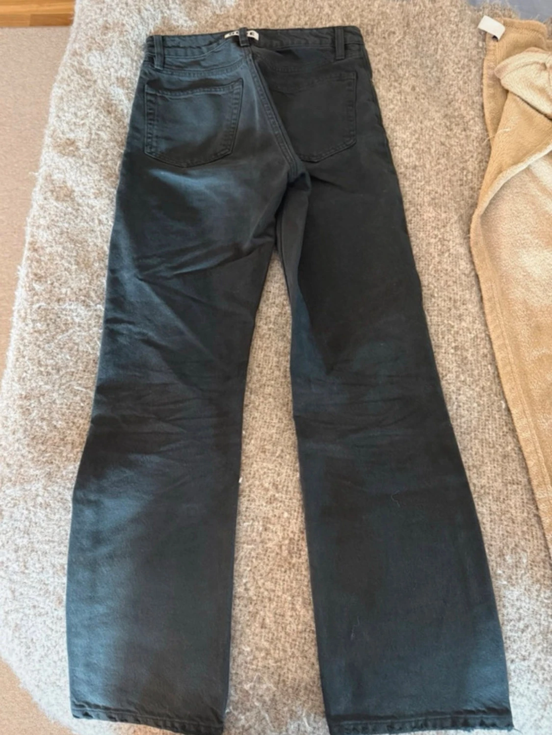 Svarta raka jeans med hög midja - 1