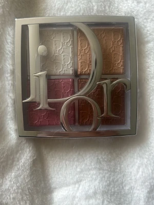 Dior highlighterpalett fyrfärgad - Testat en gång bara 