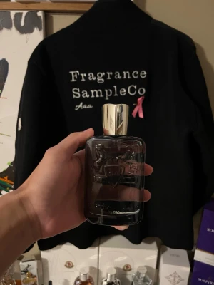 Parfums de Marly Castley EDP - Säljer nu en pdm castley, luktar fint fast kommer inte till användning, storlek 125ml och 123 återstår, kvitto och låda tillkommer 