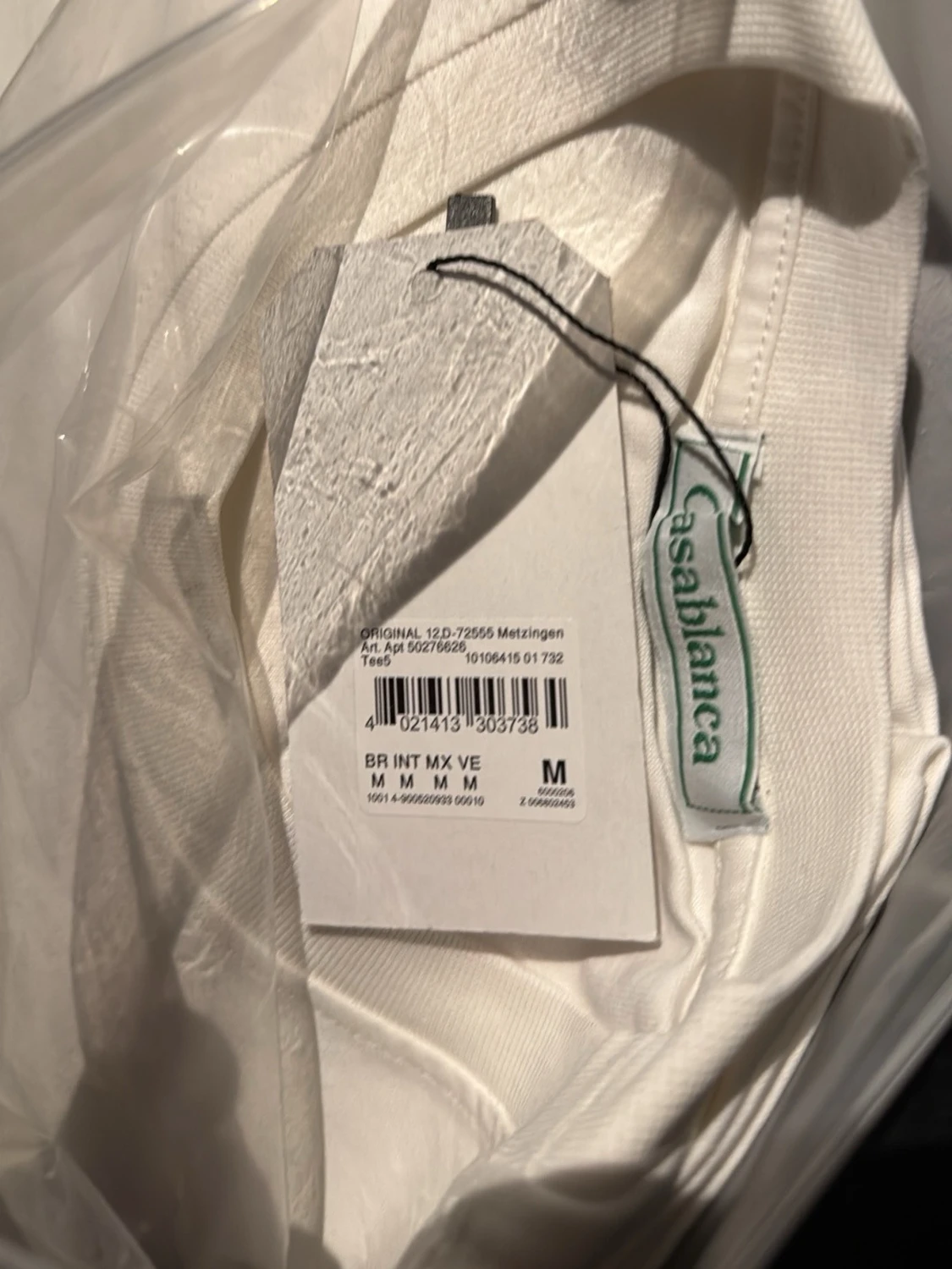 Vit t-shirt med grafiskt tryck - 2