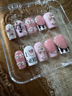 I💗NERDS pressons - Handgjorda pressons av mig! Storlek S/M, mått: 15,12,13,12,10 (mm) Prepkit ingår!