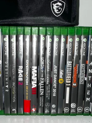 Xbox One spelpaket med 27 titlar - Säljer ett paket med 27 xbox spel: 1. Watch Dogs 2 2. Naruto to Boruto: Shinobi Striker 3. Battleborn 4. A Way Out 5. Mortal Kombat X 6. Murdered: Soul Suspect 7. Agents of Mayhem 8. Titanfall 9. Star Wars Battlefront 10. Tom Clancy’s The Division 2 11. Battlefield 1: Revolution 12. Fallout 76 13. Just Dance 2018 14. Middle-earth: Shadow of War – Definitive Edition 15. Lords of the Fall och                                       många mer ni kan se på bilden.