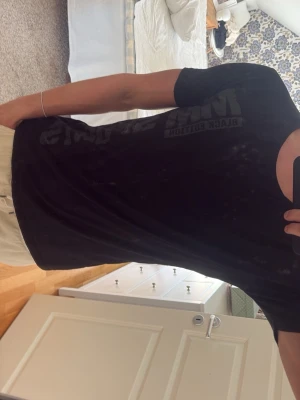 Mm sports T-shirt  - Snygg, enkel svart träningströja från Mmsports, storlek L, men passar mer som en M 