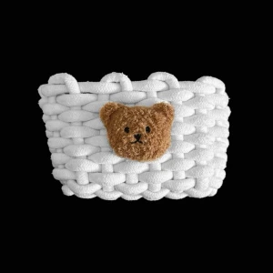 Cute Basket - Chunky white woven basket for all your lil treasures 🧸🧺Dimensions: 23x16x13cm 📏 There’s some ever so slight ‘pilling’ on the back (see last photo) but otherwise in good condition ✨