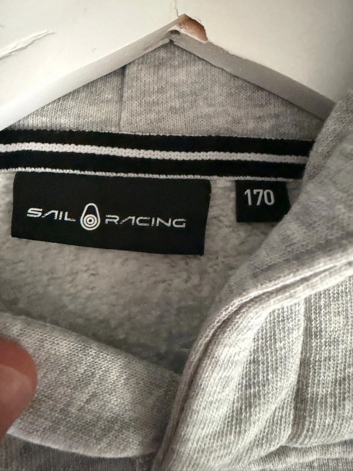 Grå hoodie från Sail Racing - 2