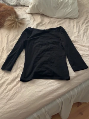 Trekvartärm tröja  - Säljer en jätte fin trekvartärm tröja ifrån Nelly, använd fåtal gånger ich de e inga fel på den 