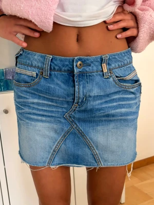 Lågmidjad jeanskjol från ONLY - Supersöt kjol, se måtten i bilderna!🌸