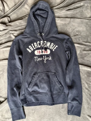 Abercrombie hoodie - Orginalstorlek m, men sitter litet, mer mot xs-s