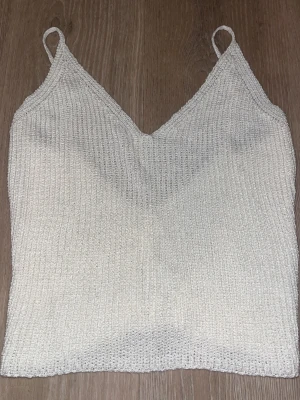 Topp - 🤍Topp i bomull (saknar storlek) vit, skulle sagt ungefär en S🤍