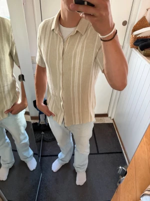 Somrig piké från Zara med knappar - Knappt använd så är i bra skick!