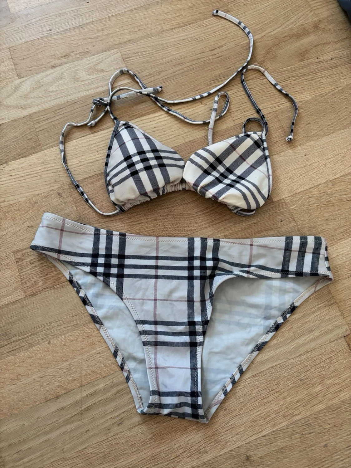 Burberry rutig bikini storlek L, made in London