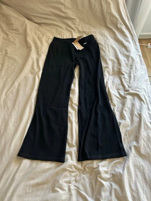 Byxor från Aimn - Nya byxor från Aimn i storlek M, från deras ull kollektion