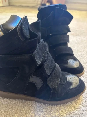 Isabel marant  - Snygga marants köpta på Vinted och använda fåtal gånger kan ej garantera äkthet därav priset 