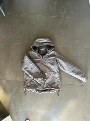 Carhartt jacka - Svinfet om man vill ha drip, men även perfekt arbetsjacka. Brun/grå
