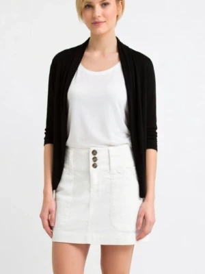 NY, oanvänd vit kort kjol från ONLY. Storlek: 34/XS-SMALL. Helt felfri. - Helt NY och oanvänd kort vit kjol med totalt 4 fickor från ONLY. Har 2 fickor fram och 2 fickor med dragkedja bak, samt hällor för skärp. Storlek: 34/XS. Material: Bomull. Helt felfri/inga defekter. FRAKT TILLKOMMER.