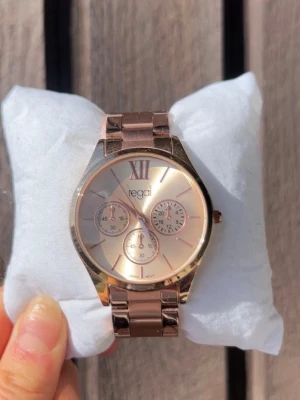 Rosenguld klocka från Regal - Ny, oanvänd med låda