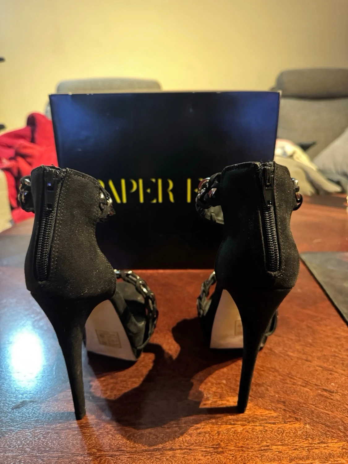 Svarta pumps med kedjedetaljer - 3