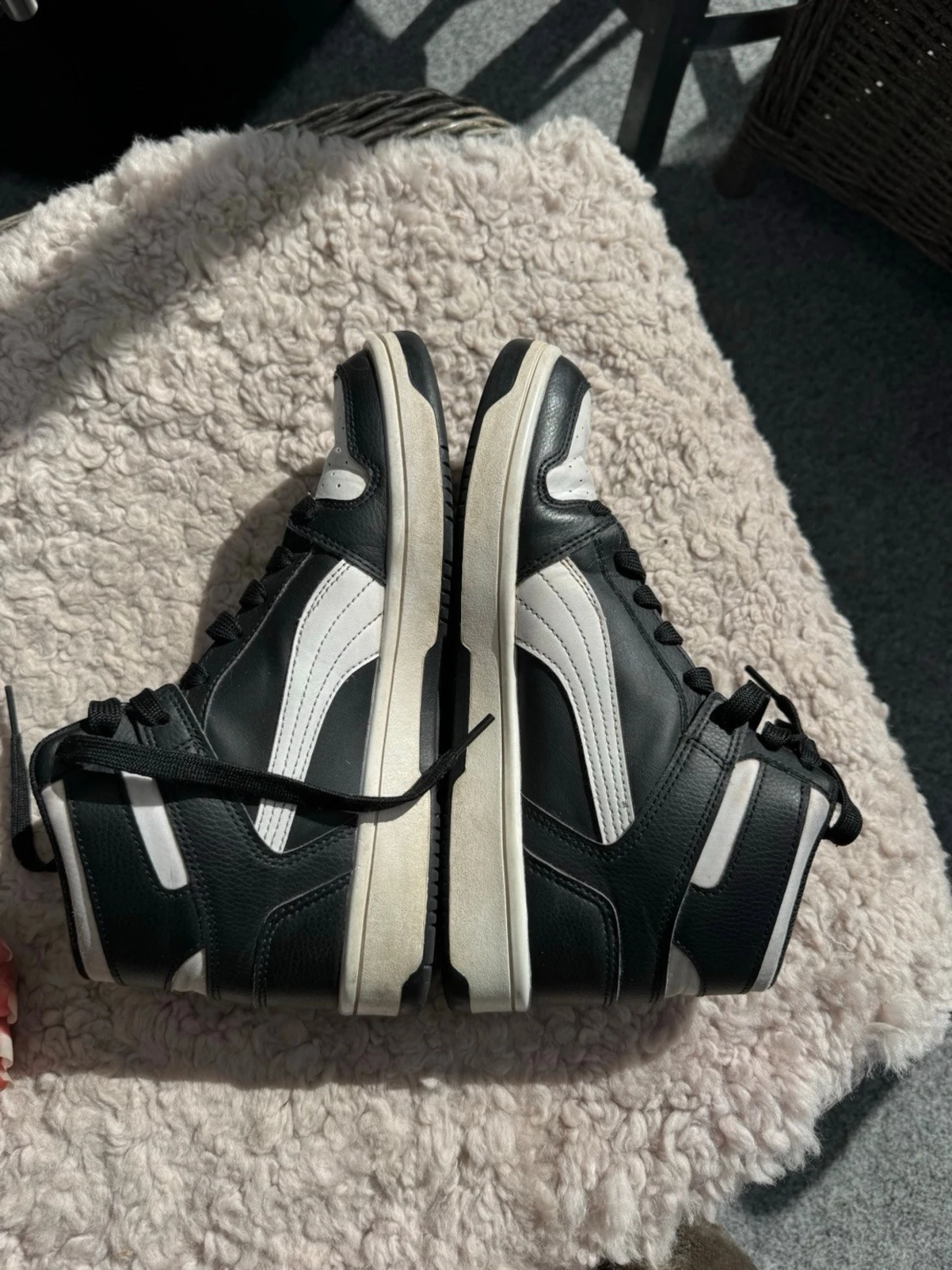 Svarta och vita höga sneakers - 4