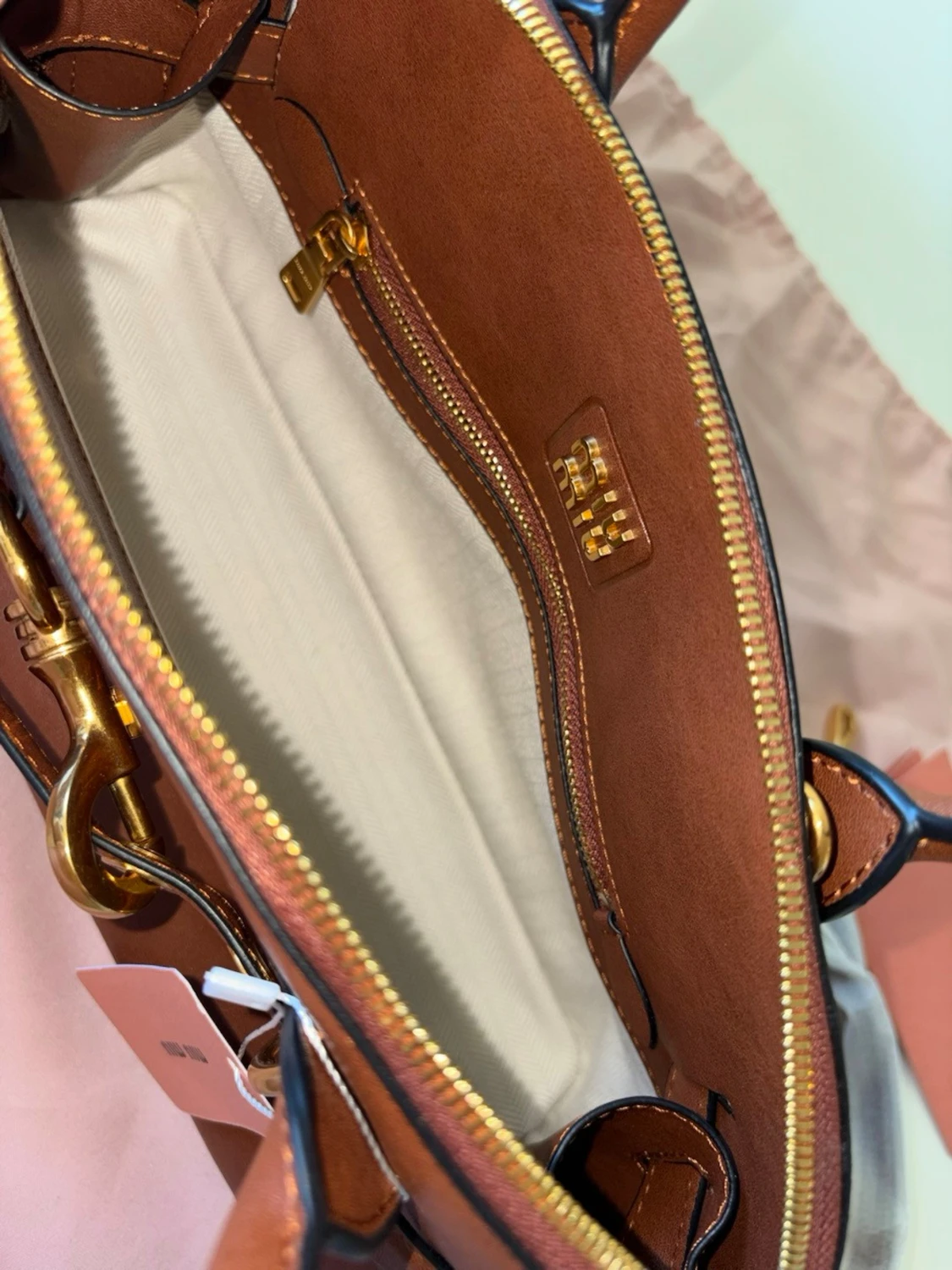 Brun handväska från Miu Miu - 2