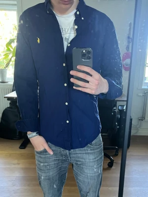 Ralph Lauren skjorta  - Säljer en blå Ralph Lauren skjorta | Slim fit | Självklart äkta | Inga defekter❌| Pris - 499 | Pris går att diskutera | Skriv gärna vid frågor | 🙌🙌🙌