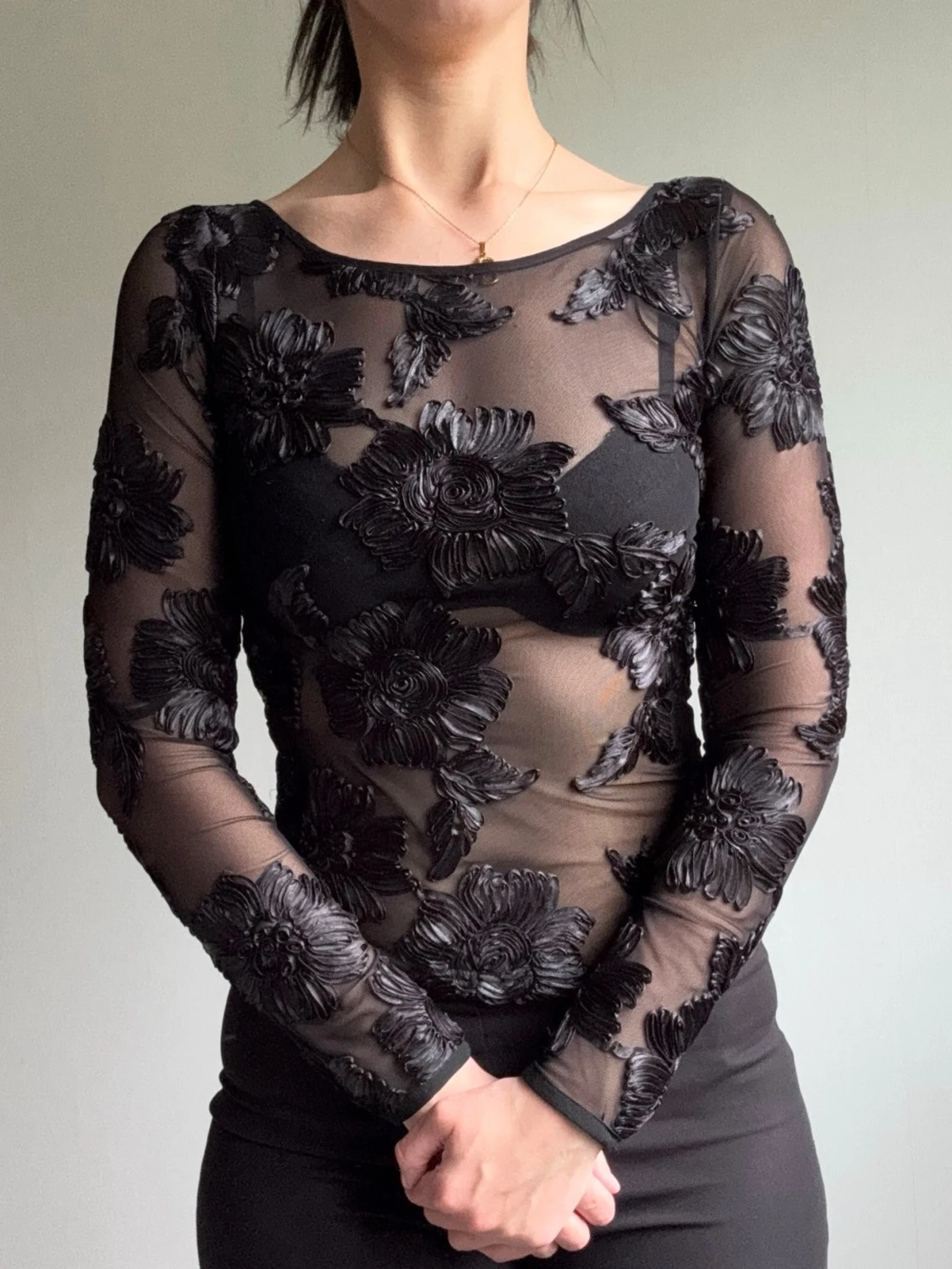 Svart mesh topp med blommor - 1