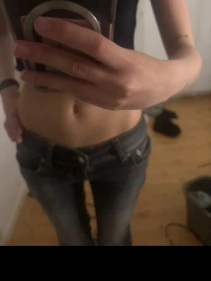  low waist bootcut jeans - Säljer de här jätte fina byxor i modelllen blaze från lager, storleken är xs i short length