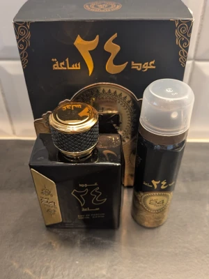 Uud 24 hours majestic gold ard al zaafaran - Saftiga plommon på inner om Tom Ford black orchid , bara provsprayad medföljer box och duschgel  perfekt som present box. 