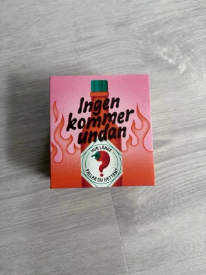 Ingen kommer undan spel - Säljer mitt Ingen Kommer Undan spel eftersom jag inte har fått användning för det! Helt i nyskick 