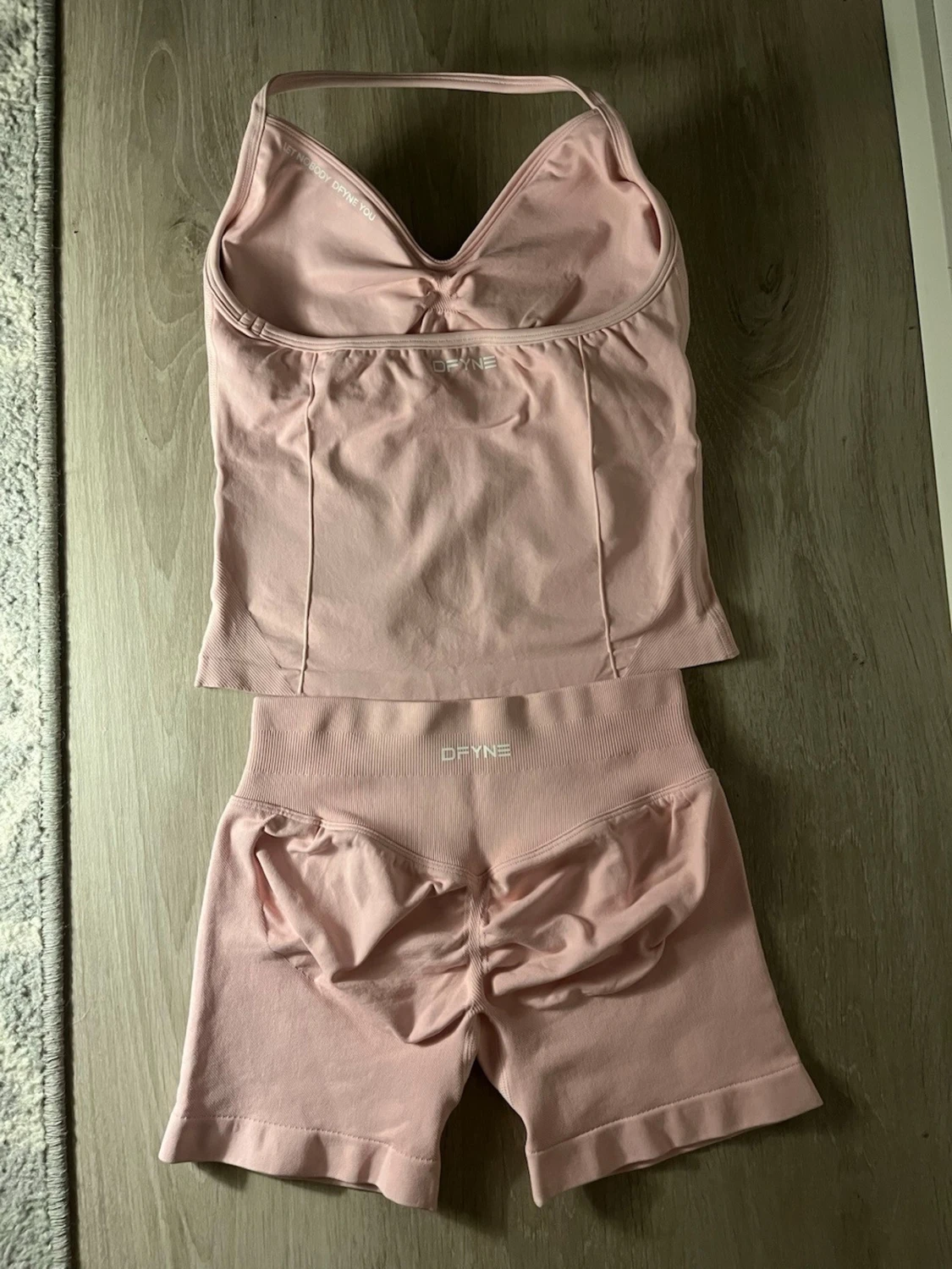 Rosa sömlöst set från DFYNE - 1