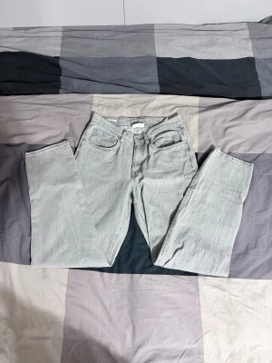 Vailent Jeans Carlings - Vailent jeans ifrån Carlings i grå färg. Mycket fint skick utan defekter.   Storlek: W30 L32