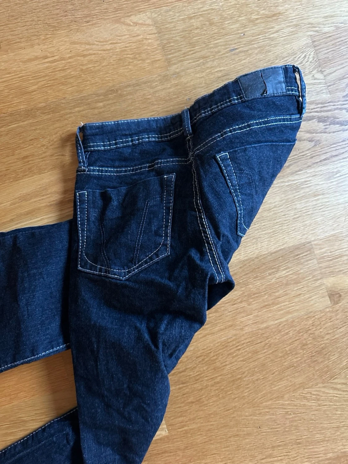 Mörkblå bootcut jeans  - 1