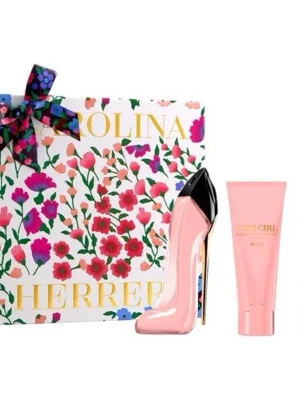 Good Girl Blush parfymset Carolina Herrera - Good Girl Blush parfymset från Carolina Herrera med en ikonisk klackformad flaska i ljusrosa och svart med gulddetaljer. Setet innehåller även en matchande body lotion i rosa tub. Perfekt presentförpackning med blommigt mönster och rosett. 
