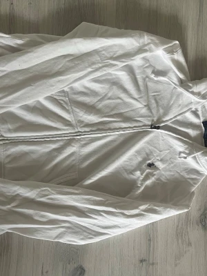 Ralph lauren zip träja - Fin zip tröja från Ralph lauren. Säljer för den är för liten. Mycket bra skick. 