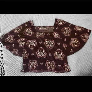 Lindex Retro Bohemisk Topp/Blus - I använt men bra skick. Elastisk midja med resår.  Storlek: Medium - Large